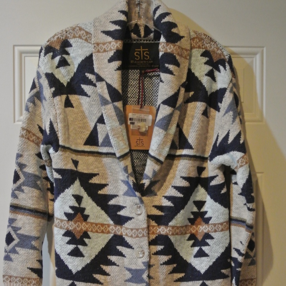 WOMENS NWT SMALL AZTEC SWEATER